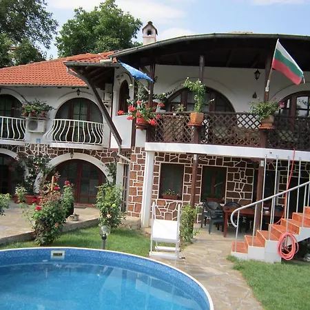 Guest house The Beautiful House 2*
