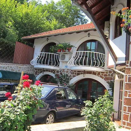 Pensión The Beautiful House 2*